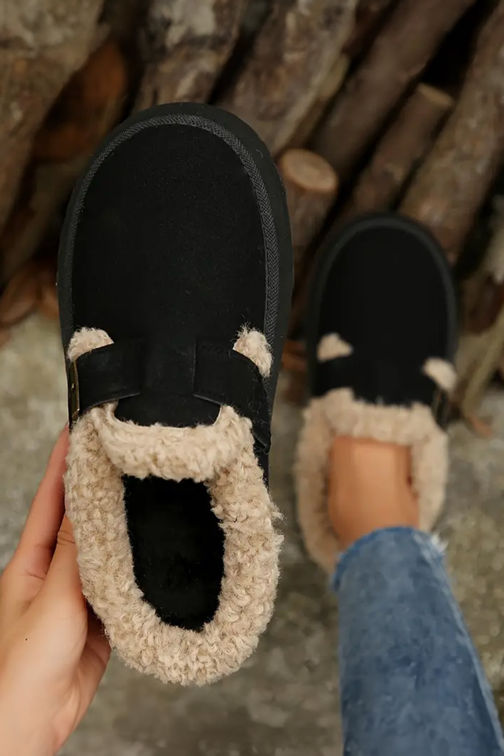 Black Plush Patched Buckle Decor Thick Sole Thermal Slippers